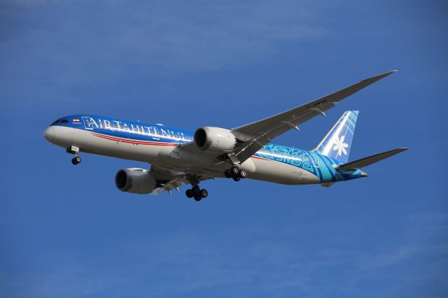 Boeing 787-9 Dreamliner (F-OMUA)
