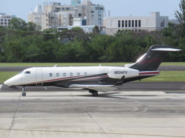 Bombardier Challenger 300 (N534FX)