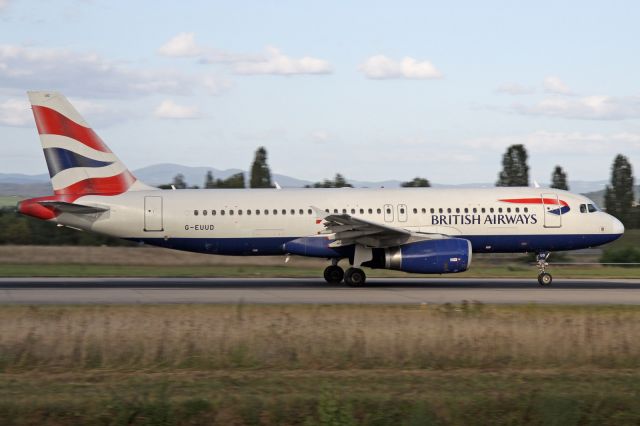 Airbus A320 (G-EUUD)