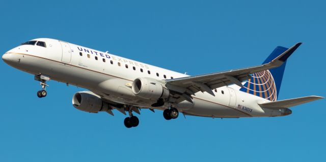 Embraer 175 (N745YX) - Republic Airways (United Express) Embraer 175LR arriving from Raleigh-Durham landing on runway 29 at Newark on 9/26/21.