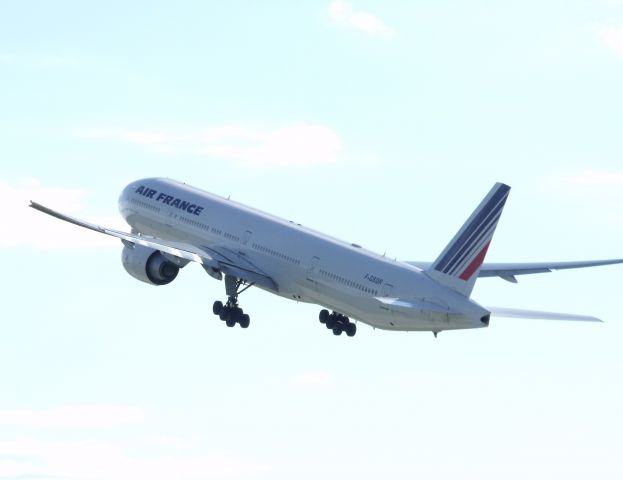 BOEING 777-300 (F-GSQR)