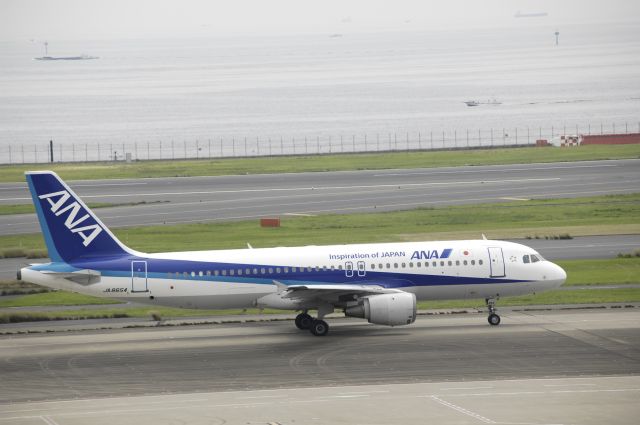 Airbus A320 (JA8654) - Taxing at Haneda on 2017/06/29