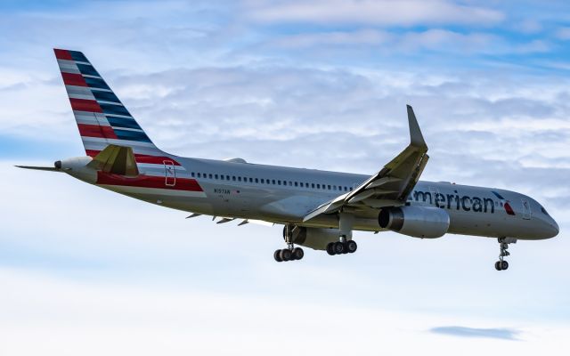 Boeing 757-200 (N197AN)