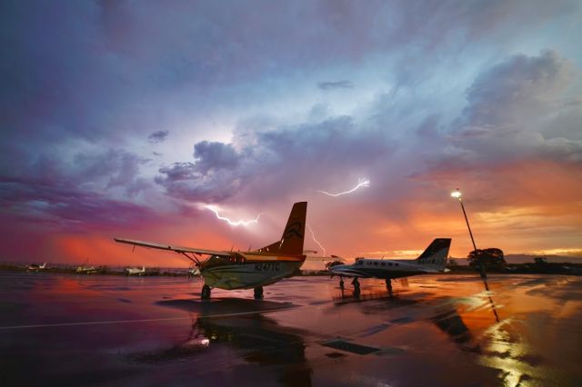 Quest Kodiak (N247TC) - A rare thunderstorm at PAO, which started the CZU Complex fires.