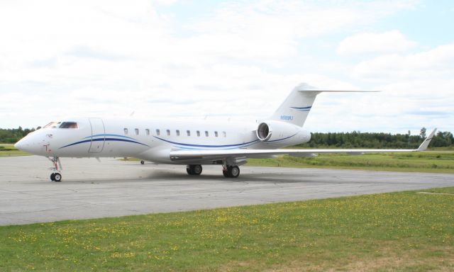 Bombardier Global 5000 (N989RJ)