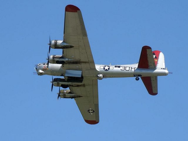 Boeing B-17 Flying Fortress (N5017N)