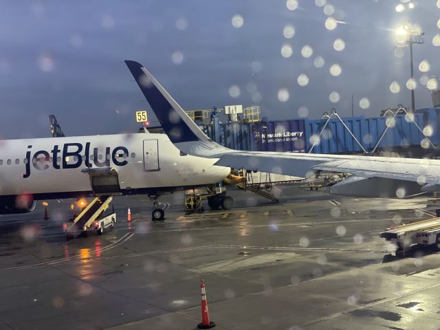 N982JB — - Left wing of a JetBlue A321 with fresh snow on it.