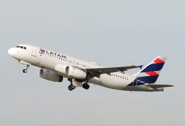 Airbus A320 (PR-MAK)