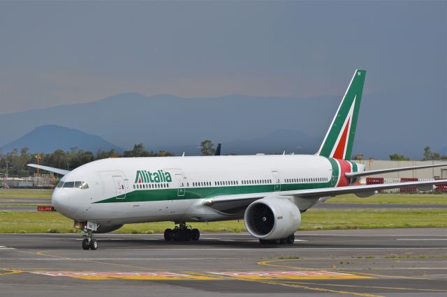 Boeing 777-200 (EI-ISO) - Boeing B777-243ER EI-ISO MSN 32857 of Alitalia is taxiing to designate gate at Mexico City International Airport (07/2018).