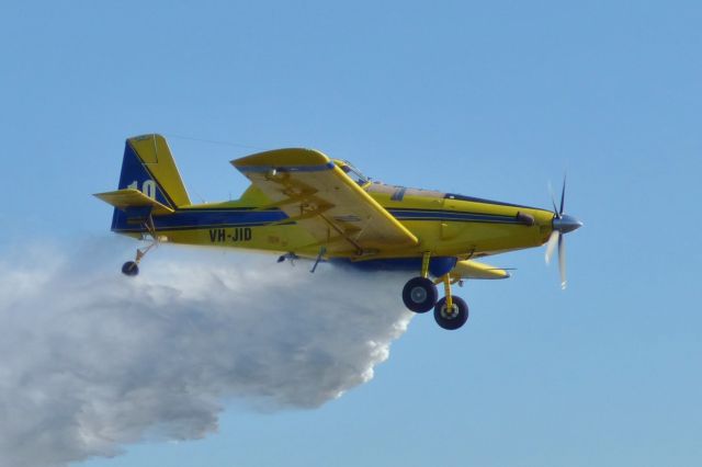 AIR TRACTOR Fire Boss (VH-JID) - Performing a Fire Bomber water drop display at the Australia Day Airshow in Perth.