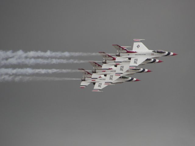 Lockheed F-16 Fighting Falcon — - MCAS Miramar Airshow 2007  San Diego, CA  Thunderbirds at a former Navy Base thats now Marines...???