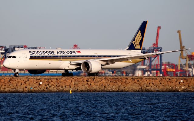 BOEING 787-10 Dreamliner (9V-SCG) - Taxiing to T1 Terminal