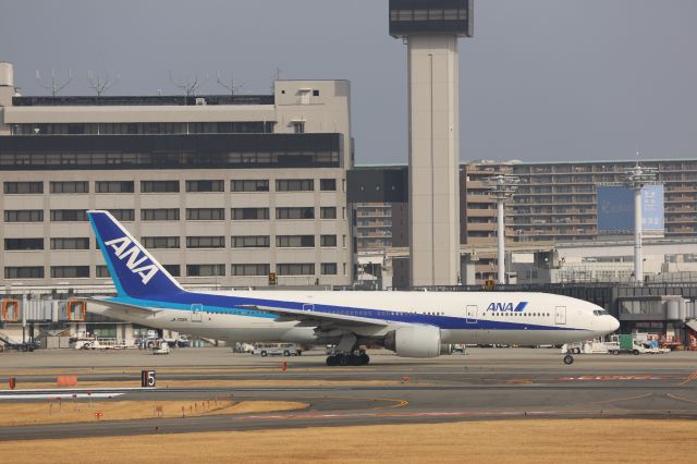 Boeing 777-200 (JA705A)