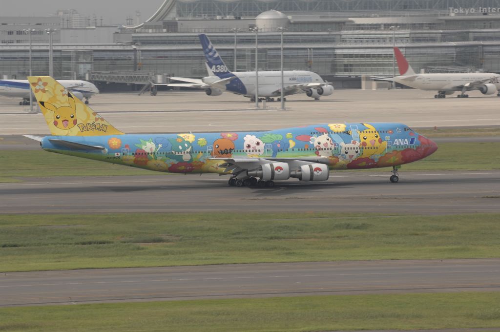 Boeing 747-400 (BON8956) - Landing at Haneda Intl Airport on 2010/10/16 Pokemon c/s