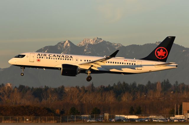 Airbus A220-300 (C-GJXW)