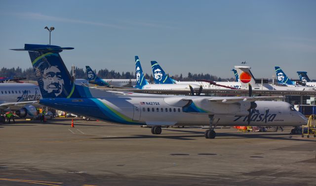 de Havilland Dash 8-400 (N427QX)