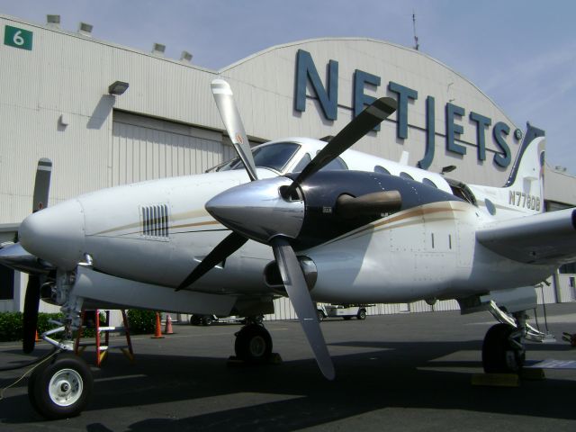 Beechcraft King Air 90 —