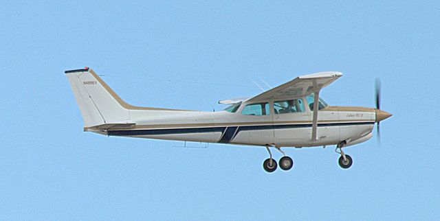 Cessna Skyhawk (N4896V)