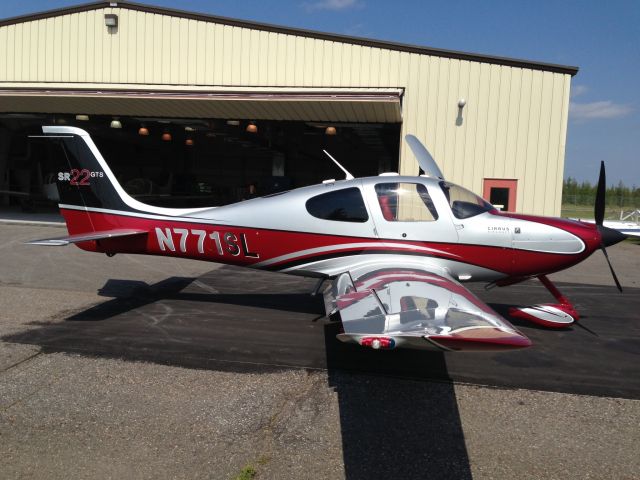 Cirrus SR-22 (N771SL)