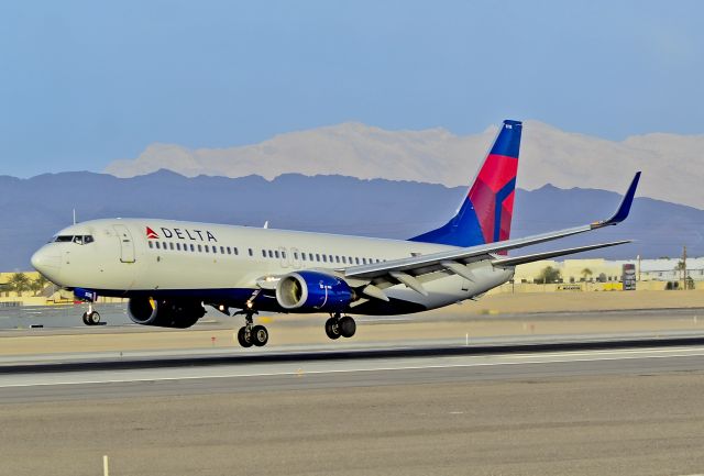 Boeing 737-800 (N3738B) - N3738B Delta Air Lines Boeing 737-832 (cn 30382/723)  - Las Vegas - McCarran International (LAS / KLAS) USA - Nevada, December 27, 2012 Photo: Tomás Del Coro