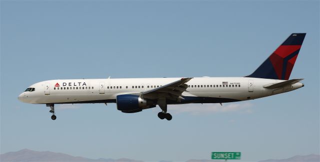 Boeing 757-200 (N6703D)