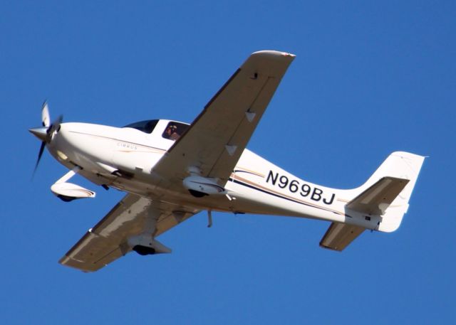 Cirrus SR-22 (N969BJ) - At Downtown Shreveport.