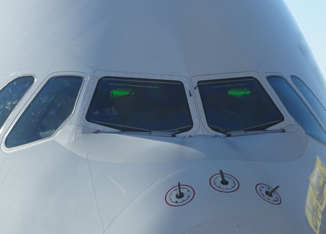 Airbus A380-800 (F-HPJE) - Love those green eyes, HUD 