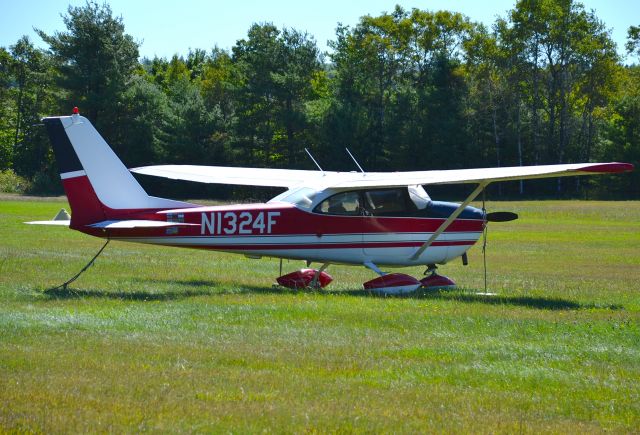 Cessna Skyhawk (N1324F)