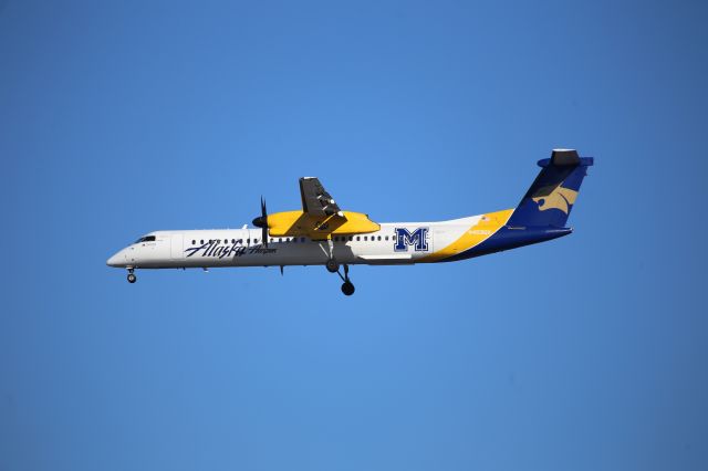 de Havilland Dash 8-400 (N403QX)