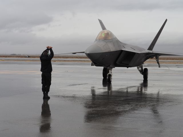 Lockheed F-22 Raptor (AF06108) - Rainy arrival for USAF F-22 Raptor Demo Team at KWJF.