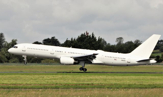 Boeing 757-200 (00-9001) - borg71 usaf c-32b 00-9001 landing at shannon 1/8/20.