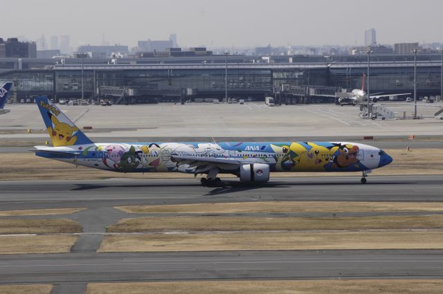 BOEING 777-300 (JA754A) - Landing at Haneda Intl Airport Rwy34L on 2012/02/24 "Pokemon c/s"