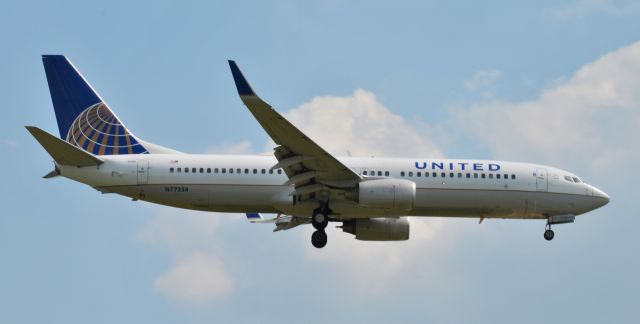 Boeing 737-800 (N77258)