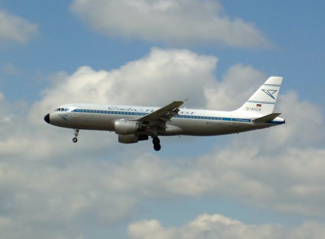 Airbus A320 (D-AICA)