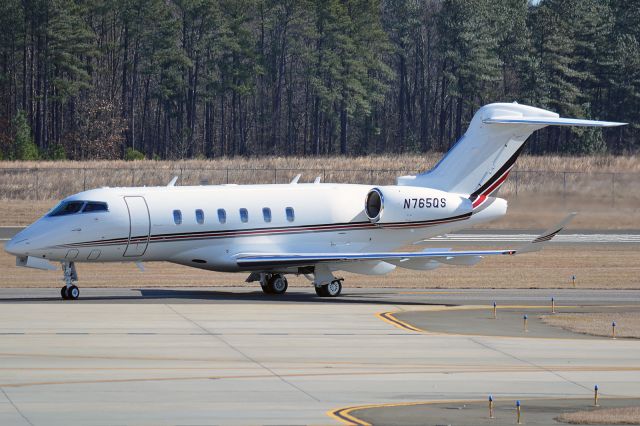 Bombardier Challenger 300 (N765QS) - EJA765