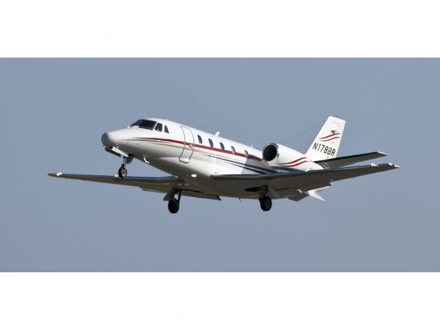 Cessna Citation II (N178BR) - Take off RW 06.