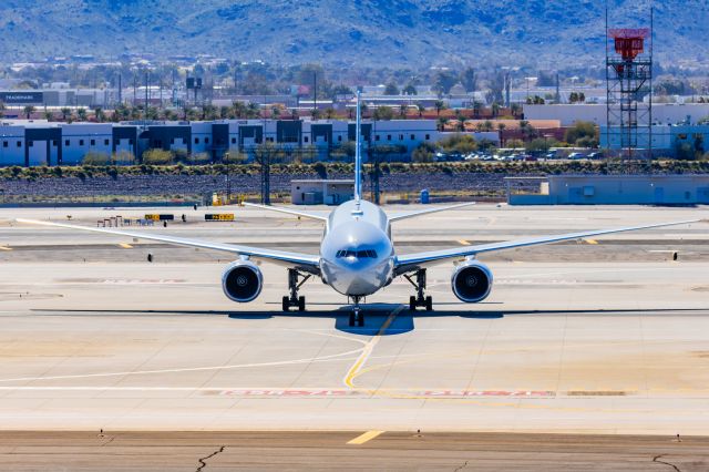 Boeing 777-200 (N770AN) - An American Airlines 777-200 taxiing at PHX on 2/10/23 during the Super Bowl rush. Taken with a Canon R7 and Canon EF 100-400 II L lens.