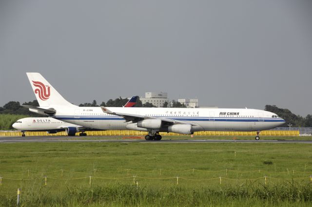 Airbus A340-300 (B-2386) - Departure at Narita Intl Airport R/W16R on 2012/07/28