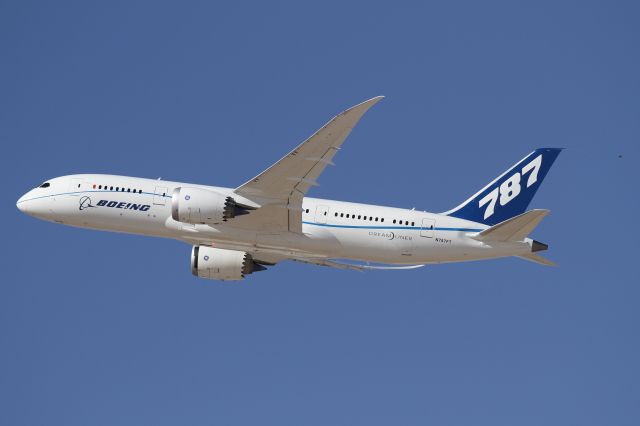 Boeing 787-8 (N787FT)