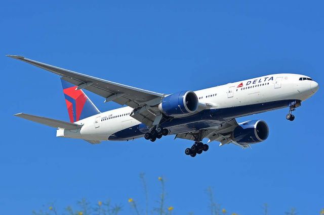 Boeing 777-200 (N701DN) - Delta Boeing 777-232LR N701DN arrived at Sky Harbor as Delta Flight 1772 from Hartsfield-Jackson International Airport on November 6, 2016.