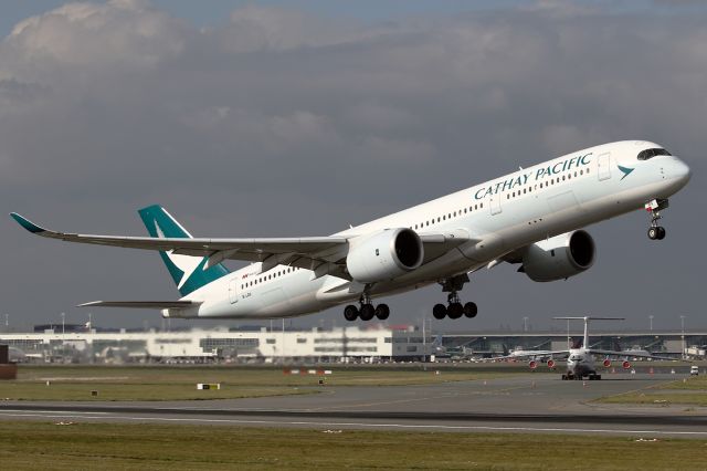 Airbus A350-900 (B-LRV)