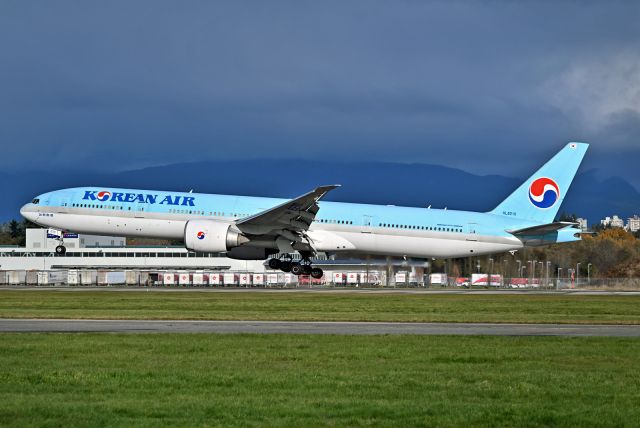BOEING 777-300 (HL8210)