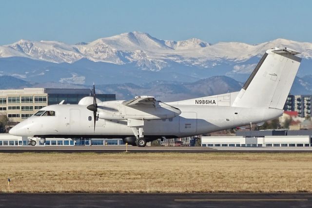 de Havilland Dash 8-200 (N986HA)