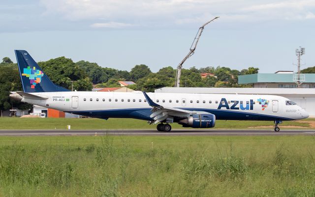 Embraer ERJ-190 (PR-AUJ)