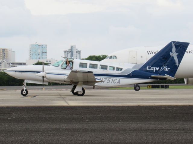 Cessna 402 (N751CA)