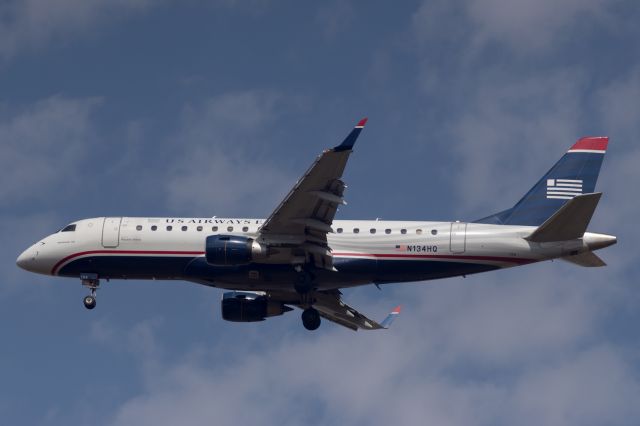 Embraer 170/175 (N134HQ)