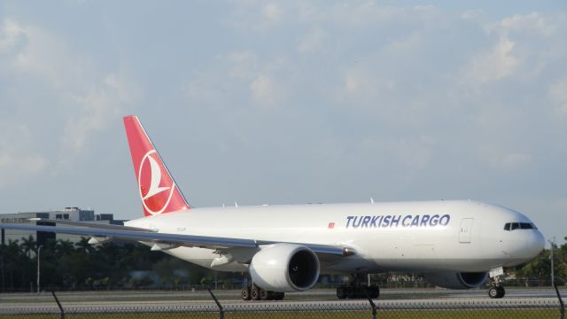 BOEING 777-200LR (TC-LJP)