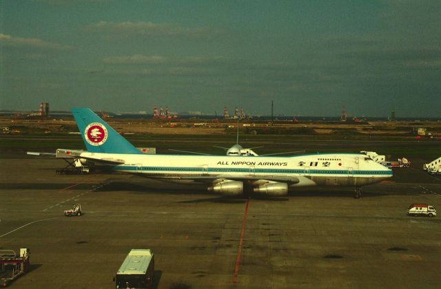 BOEING 747-100 (JA8153) - Taxing at Tokyo-Haneda Intl Airport on 1987/10/10