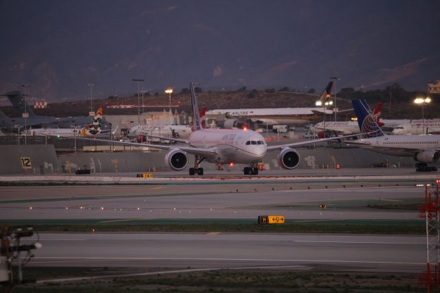 Boeing 787-9 Dreamliner (N45956)