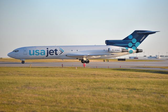 BOEING 727-200 (N726US) - 12-11-23. Taxiing on to the IAB ramp. Golden Hour!